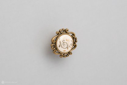 P41 мебельная ручка-кнопка состаренное золото с керамической вставкой цвета слоновой кости с рисунком